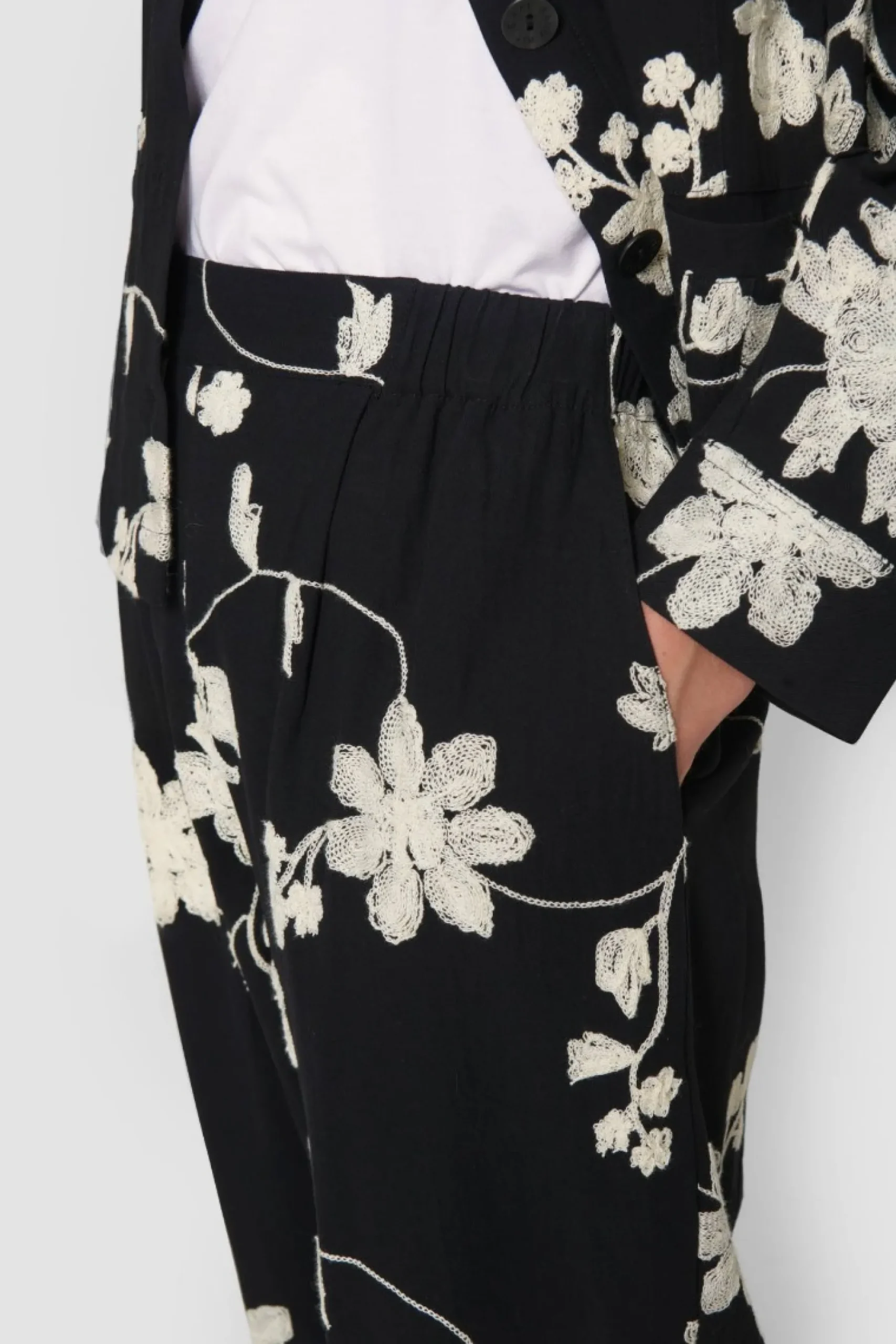 Embroidered Flower Bukser-BITTE KAI RAND