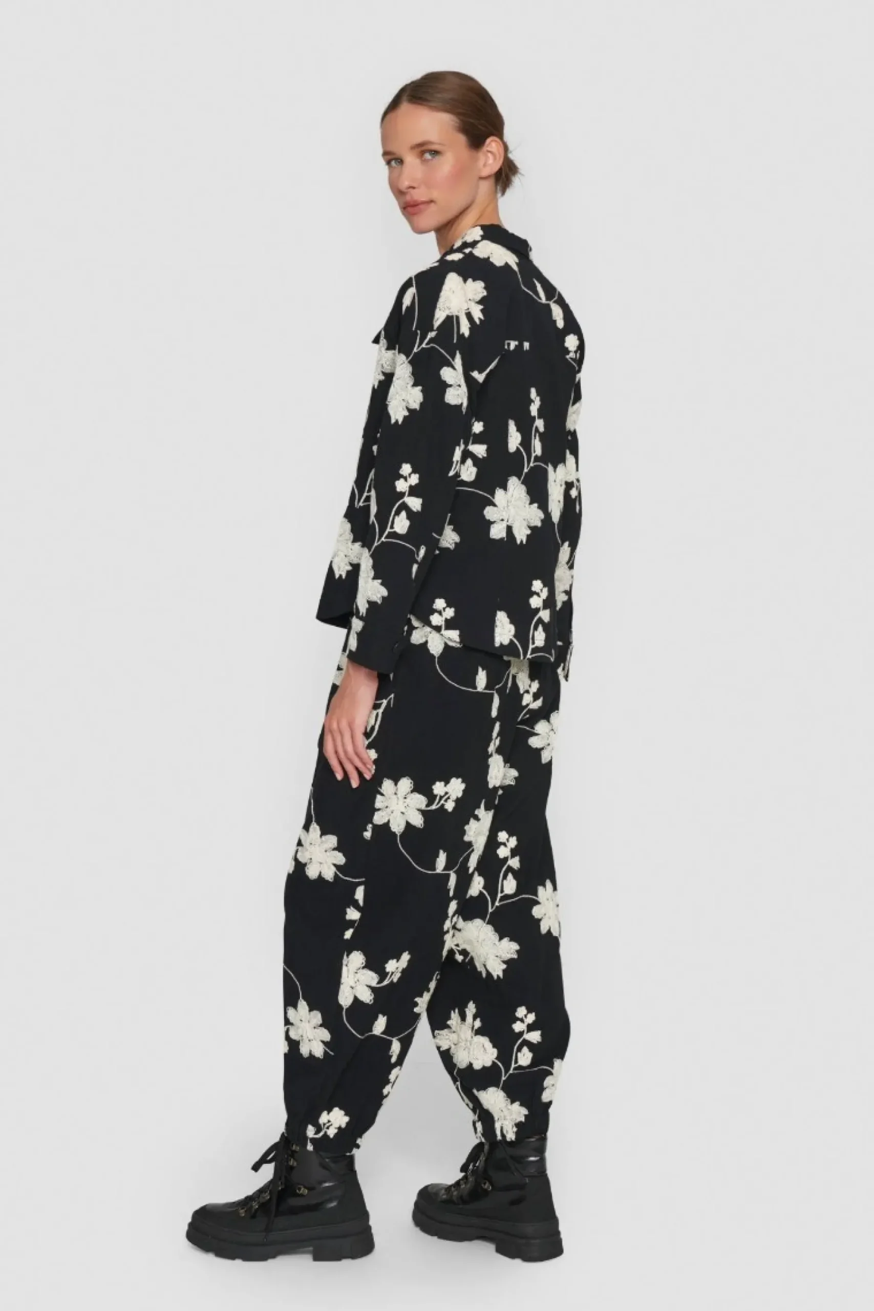 Embroidered Flower Bukser-BITTE KAI RAND